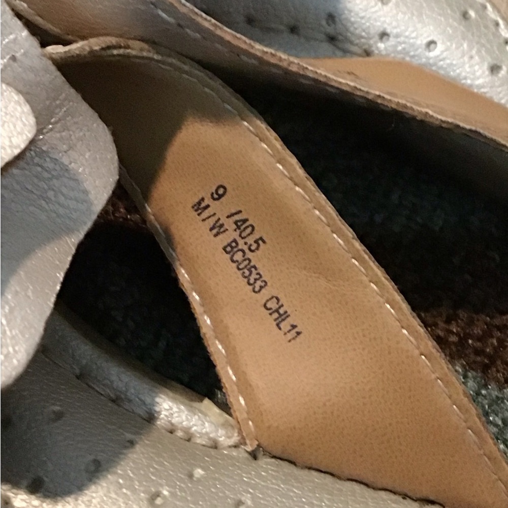 Born Beige Gold Leather Flower Flip Flop 9 - Picture 2 of 7